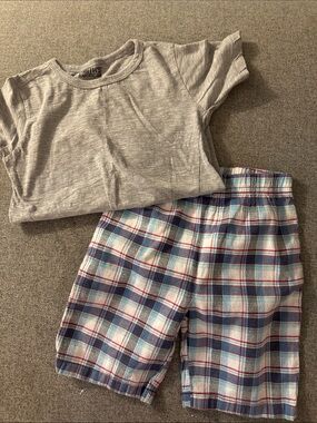 5/$15- Boy’s outfit size 5/6